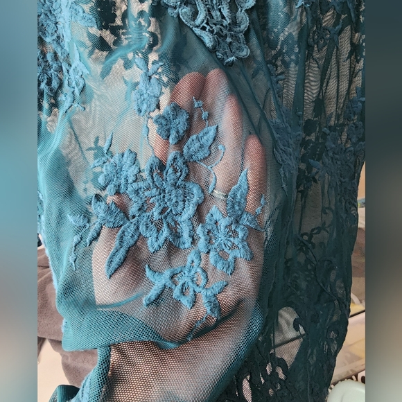 Beautiful turquoise/green embroidered lace tunic top - Picture 4 of 7